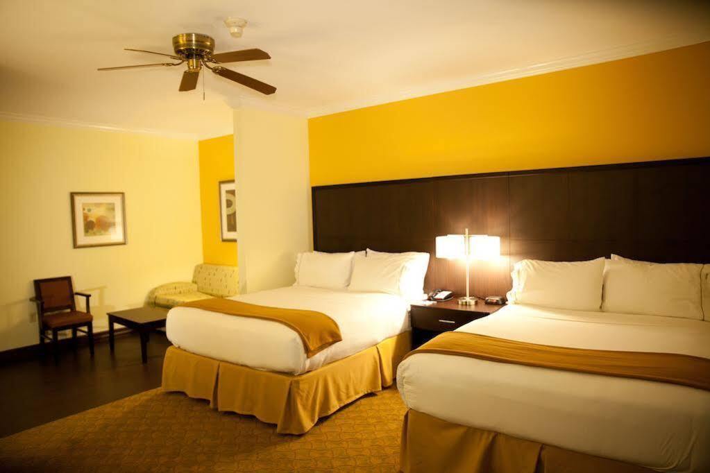 Holiday Inn Express Hotel & Suites Houston North Intercontinental By Ihg Eksteriør billede